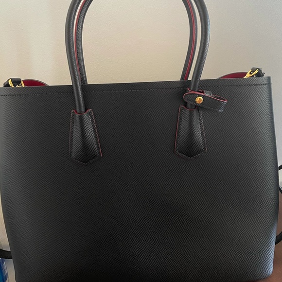 Medium Saffiano Leather Prada - Picture 2 of 15